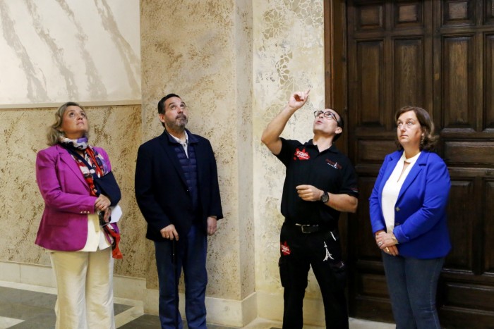 Imagen de Visitando las pinturas