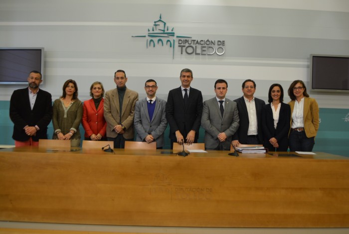 Álvaro Gutiérrez con su equipo de gobierno