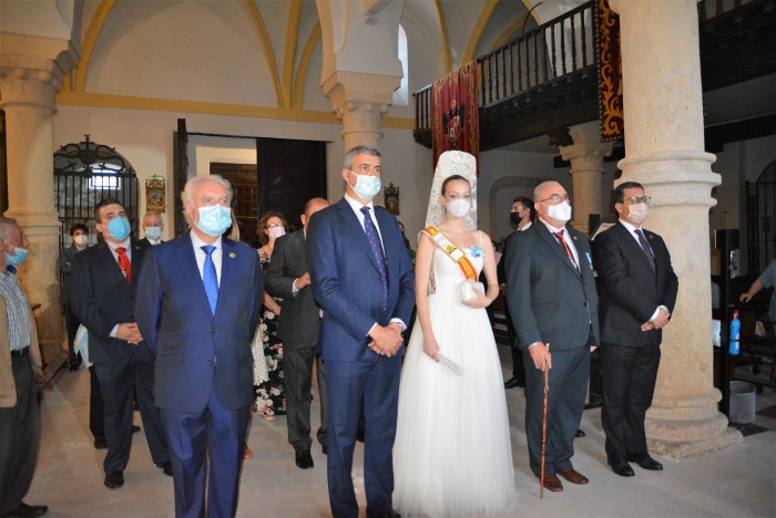 Imagen de Momento en el que las autoridades salían a la Iglesia de San Juan