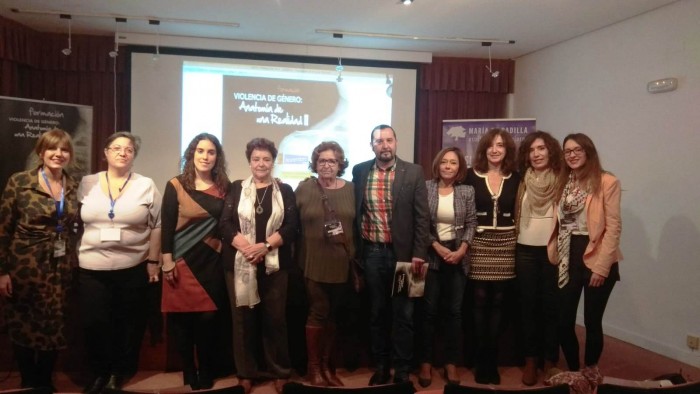 Imagen de Ana Gómez con participantes en la jornada