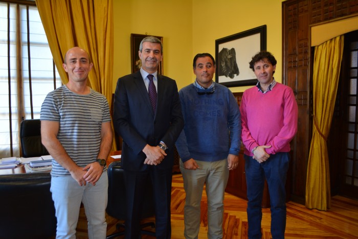 Imagen de Álvaro Gutiérrez recibe a alumno en prácticas de APACE