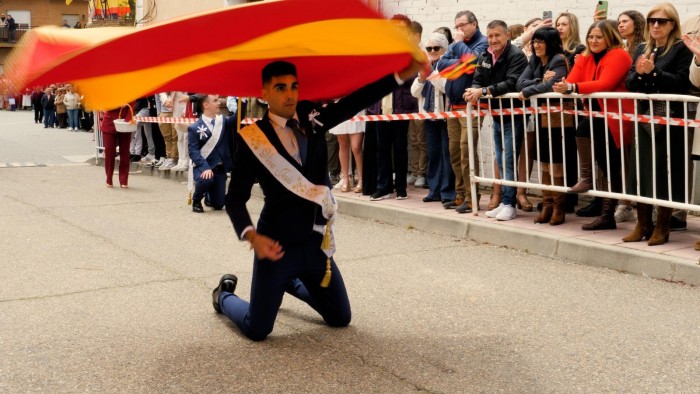 Imagen de El baile de la bandera en el Titaní de Quismondo