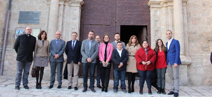 En la entrada de la Colegiata del Santísimo Sacramento