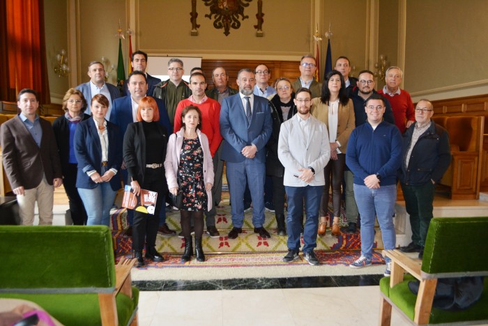 Imagen de Rafael Martín con algunos de los asistentes a la jornada