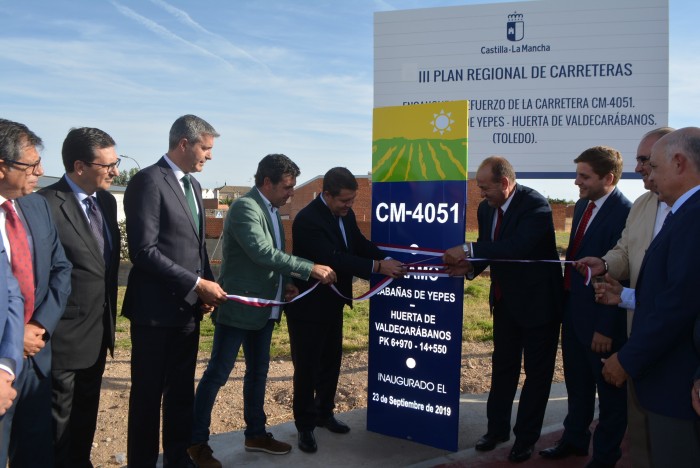 Imagen de Álvaro Gutiérrez junto a Emiliano García-Page y los alcaldes asistentes al acto