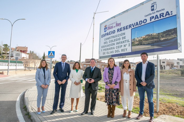 Imagen de Visita espacio para construcción colegio en Olías del Rey