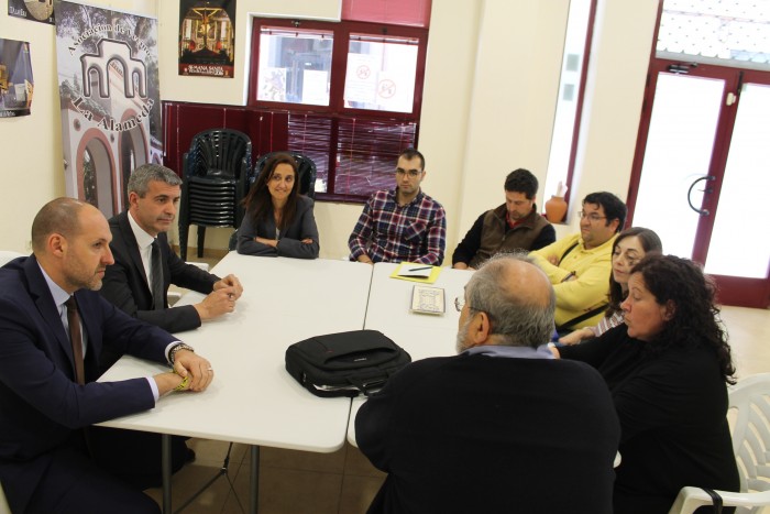 Álvaro Gutiérrez en la reunión con los representantes de la Federación de Asociaciones de Vecinos