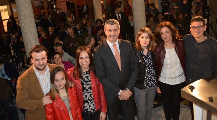 Imagen de 	Álvaro Gutiérrez y Ana Gómez con las artistas del concierto 