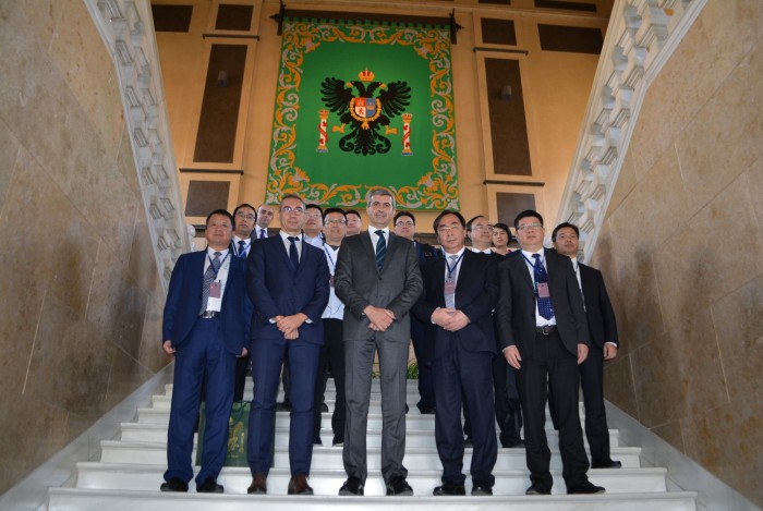 Imagen de Álvaro Gutiérrez con la delegación china