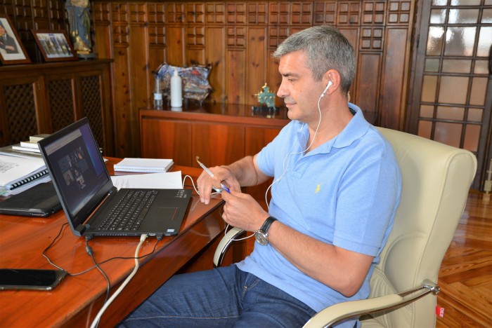 Imagen de Álvaro Gutiérrez en un momento de la reunión telemática con UNICEF