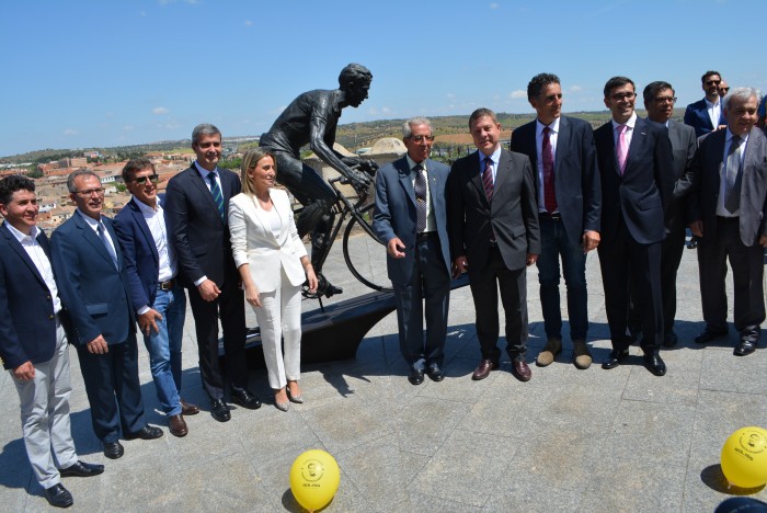 Estatua homenaje a Bahamontes