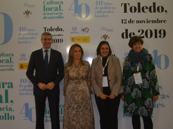 Imagen de Álvaro Gutiérrez con los asistentes a la inauguración de las jornadas