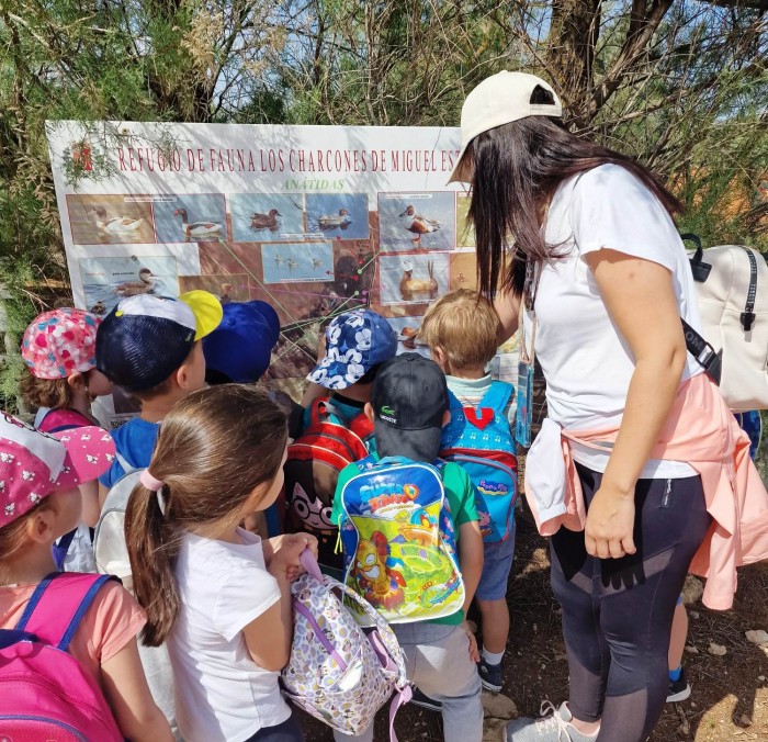 Visita de escolares a equipamiento ambiental en la provincia