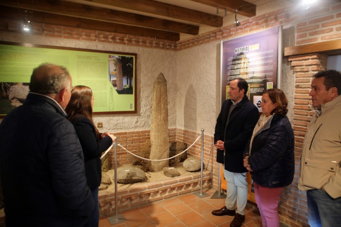 Imagen de Cedillo en su visita a Castillo de Bayuela