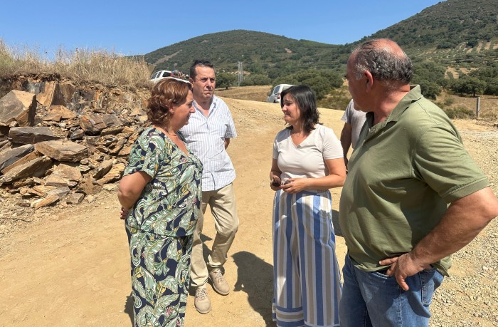 Imagen de Cedillo visita los caminos