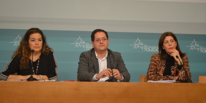 Imagen de Tomás Villarrubia junto a Elvira Manzaneque y Asunción Díaz el Río