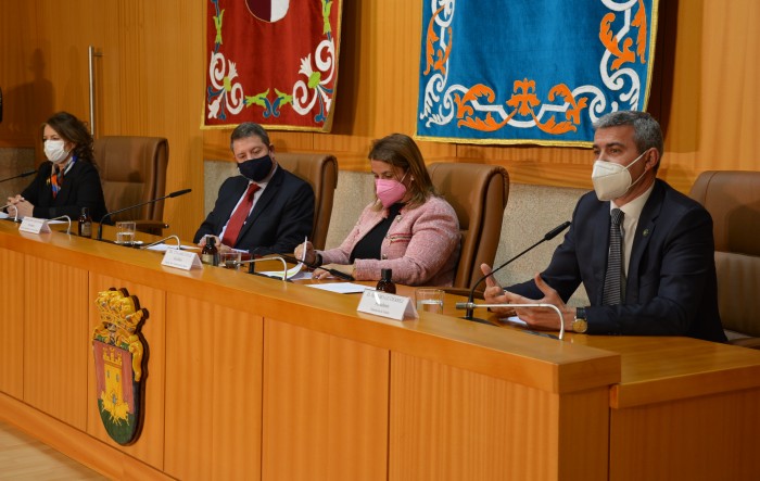 Imagen de Álvaro Gutiérrez interviene en Talavera convenio centro Alzheimer