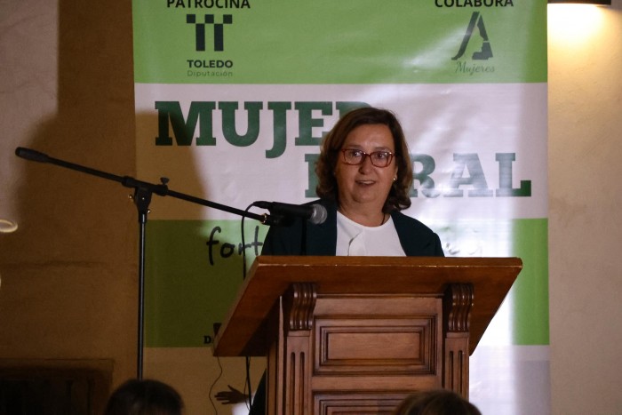 Cedillo en el acto de la Mujer Rural