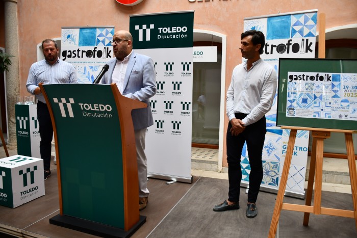 Tomás Arribas con el alcalde y presidente de Gastrofolk