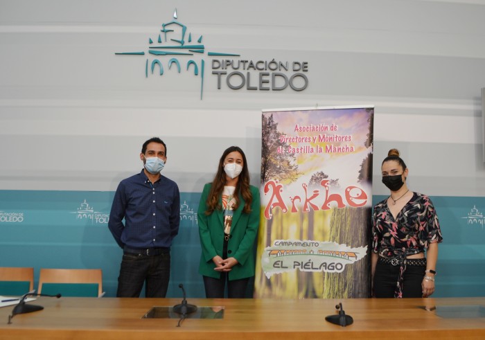 Imagen de Alicia Martín con los coordinadores de ARKHE