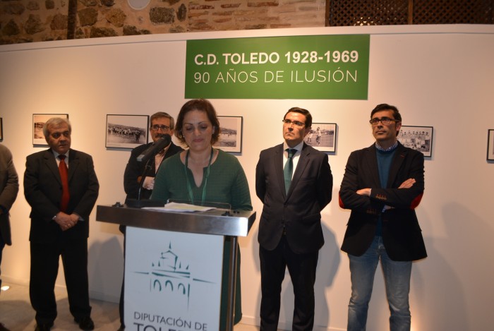 Imagen de María Ángeles García interviene en la exposición