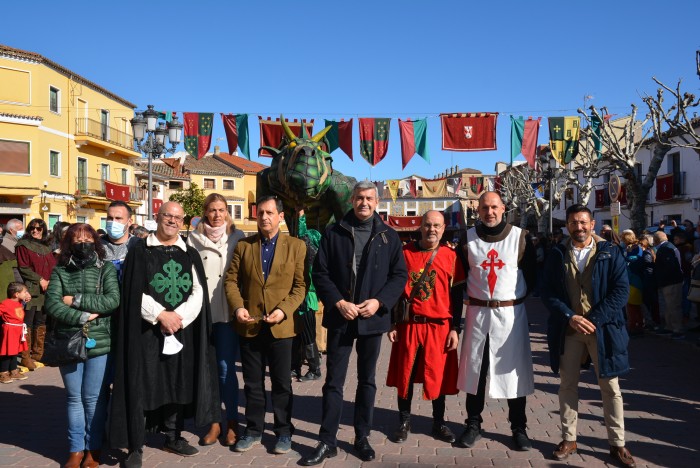 Imagen de Minutos antes de iniciarse el desfile medieval por las calles de Oropesa