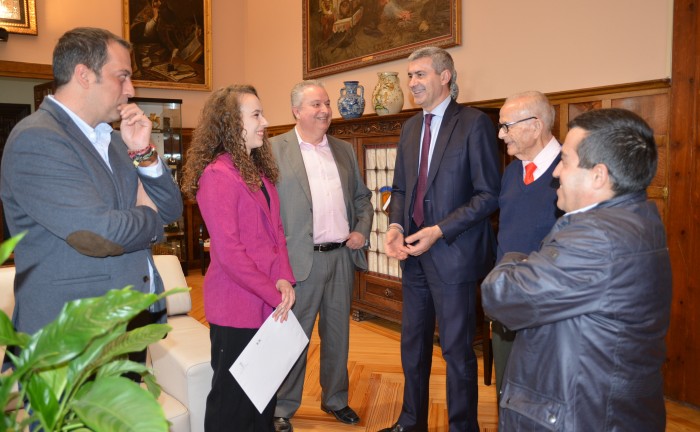 Imagen de Álvaro Gutiérrez foto audiencia karateca Ainara Gómez-Hidalgo