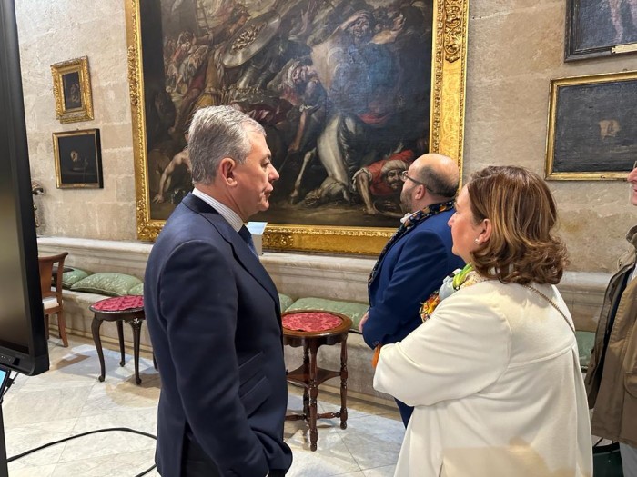 Imagen de Concepción Cedillo visita el Ayuntamiento de Sevilla guiada por el alcalde