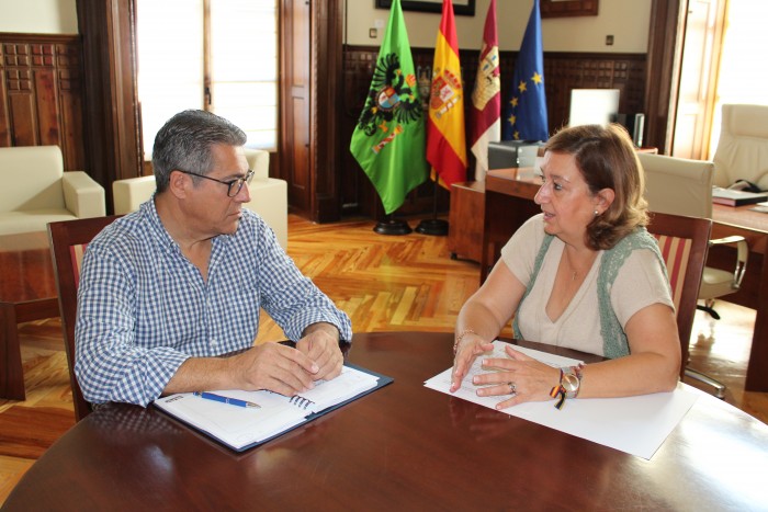Imagen de  Cedillo con alcalde de Belvís de la Jara