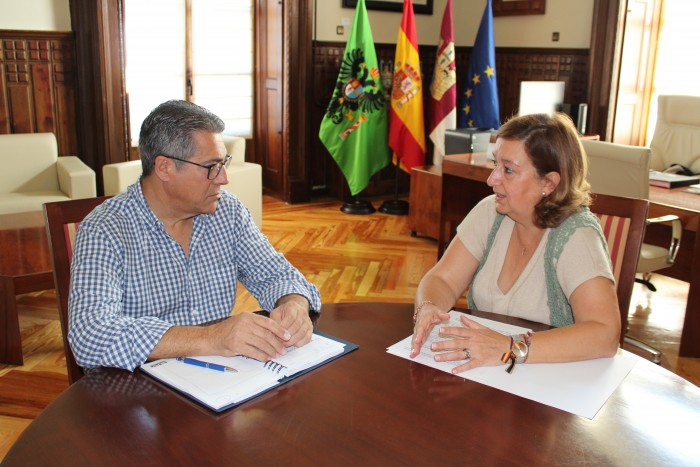 Cedillo con alcalde de Belvís de la Jara