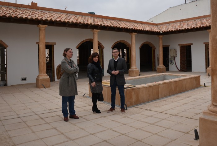 Imagen de Fernando Mora con Dolores Verdúguez y Gema Torres