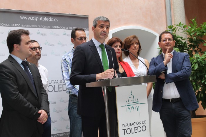 Álvaro Gutiérrez detallando las nuevas medidas que va a poner en marcha su Gobierno