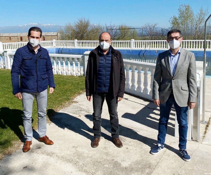 Fernando Muñoz en la piscina de Oropesa