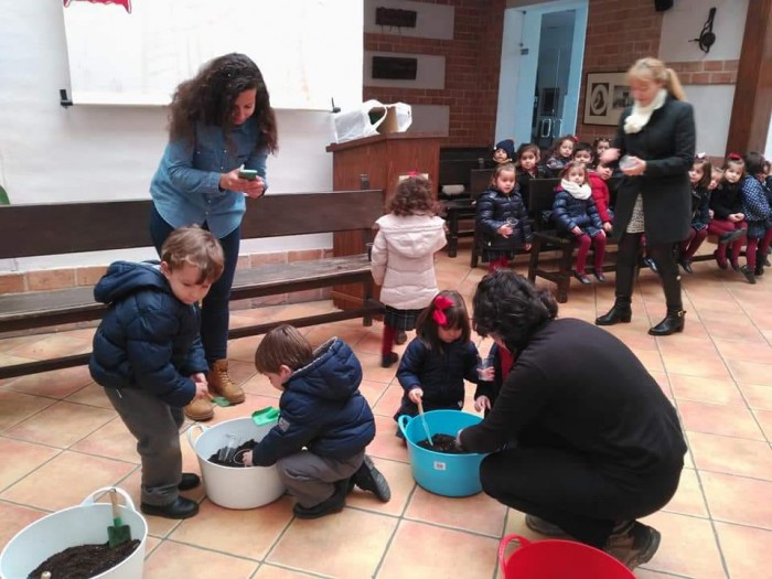 Imagen de Niños y niñas participando en la campaña Siembra tus semillas