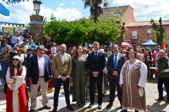 Imagen de Álvaro Gutiérrez y Silvia Díaz del Fresno en las I Jornadas renacentistas de Cebolla