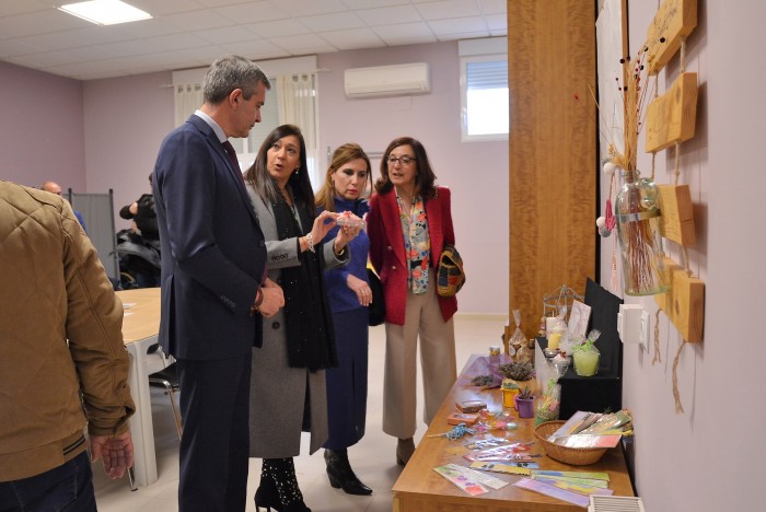 Imagen de Álvaro Gutiérrez conociendo los talleres