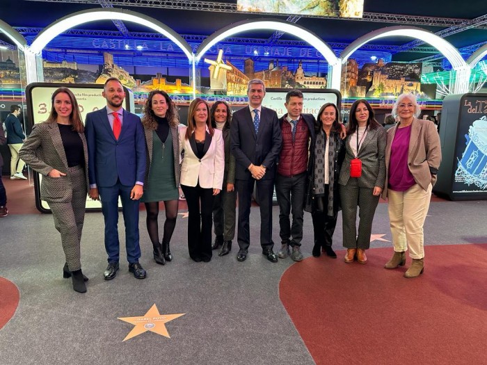 Imagen de Álvaro Gutiérrez con los técnicos de turismo de la Diputación de Toledo