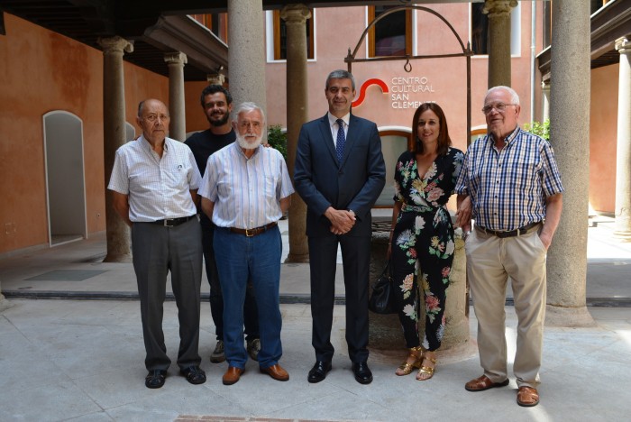 Álvaro Gutiérrez y Ana Isabel Fernández con los artistas