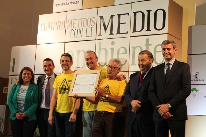 Imagen de El presidente de la Diputación posa junto a los premiados del Proyecto Life-Iberlince
