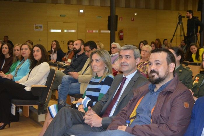 Imagen de Álvaro Gutiérrez junto a Milagros Tolón y Juan Ramón Amores