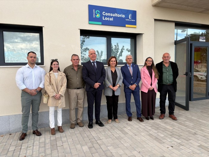 Imagen de La presidenta de la Diputación inauguró el nuevo consultorio de Ajofrín