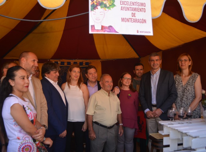 Álvaro Gutiérrez apoyando la feria del vino de Montearagón