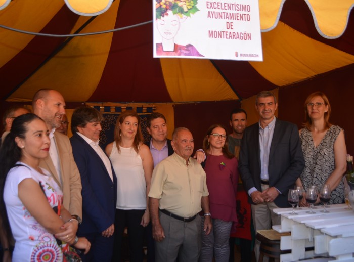 Imagen de Álvaro Gutiérrez apoyando la feria del vino de Montearagón