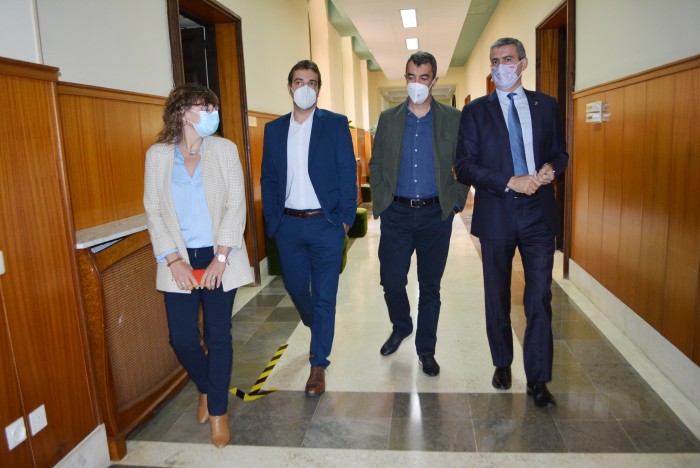 Accediendo a la sala de prensa de la Diputación de Toledo