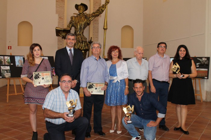 Imagen de Álvaro Gutiérrez en la entrega de premios del concurso de fotografía de Esquivias