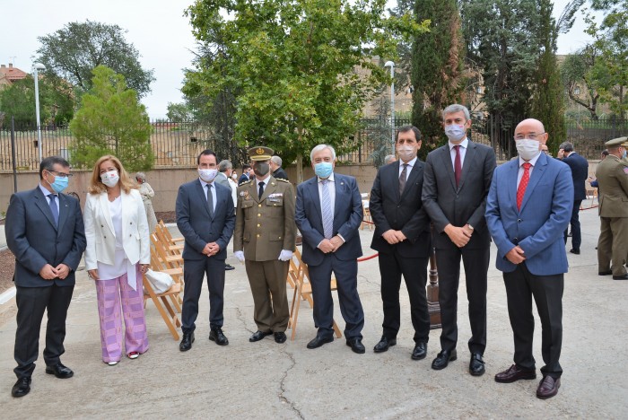 Imagen de Asistentes al acto institucional