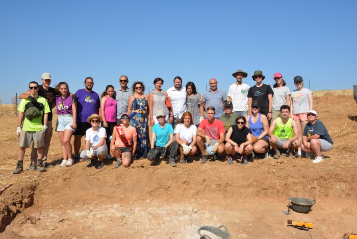 Con el equipo de excavaciones