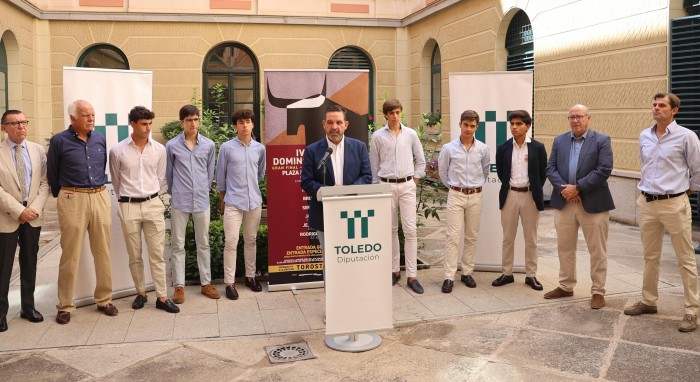 Joaquín Romera en la presentación de la final con los finalistas