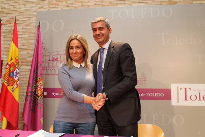 Álvaro Gutiérrez y Milagros Tolón tras la firma del convenio Cultural Toledo 2017
