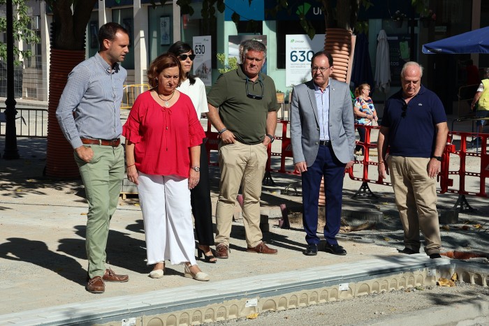 Cedillo y Guerrero visitando la plaza
